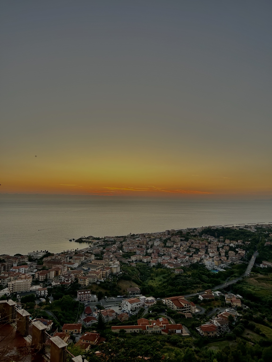 Tramonto sul mare visto dall’alto