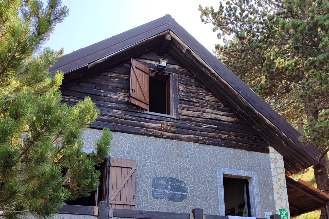 Rifugio Belvedere e chiesa della santa croce · Belvedere marittimo · foto di copertina